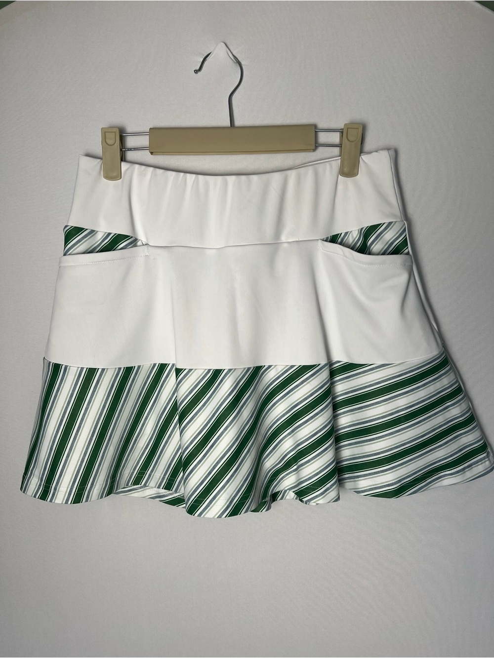 Smith & Quinn Women’s Athletic Golf Pickleball Skort Skirt Green White Stripes